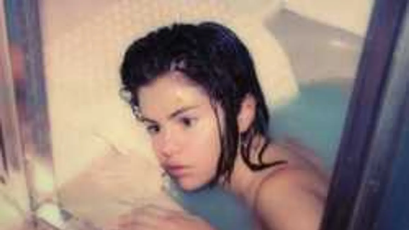 Bizarr fürdős videó készült a dögös Selena Gomezről