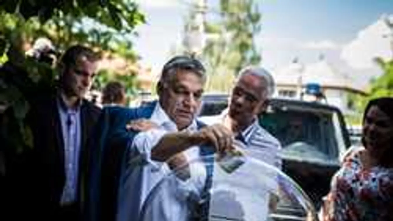 Orbán képeket posztolt Kötcsén, látható a győzelmi paprikás krumpli is