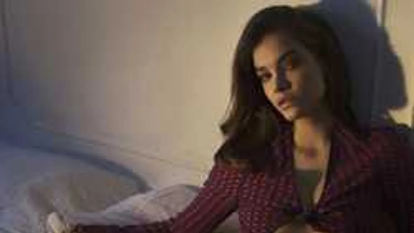 Nézz te is farkasszemet Palvin Barbi mellbimbójával legújabb fotóján!