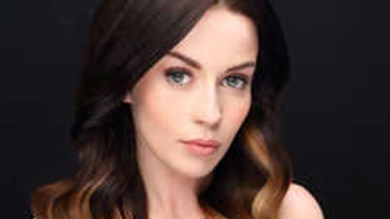 Zseniális, ezért a divatért őrülnek meg nyáron a barna hajú nők