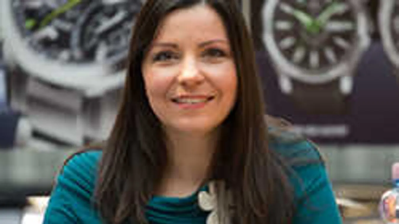 Döntött a népszerű magyar sztár, jöhet a következő baba