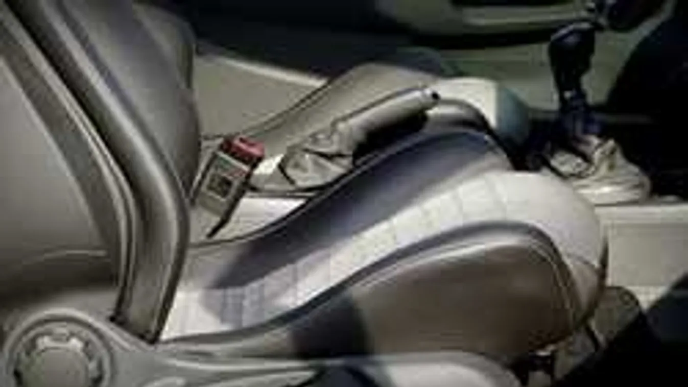 Rettenetes baleset történt éjjel, egy gyerek kirepült a kocsiból