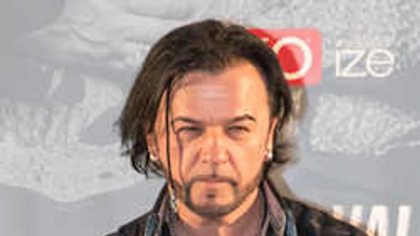 Újabb botrány, áramlopás miatt nyomoznak a magyar sztár ellen