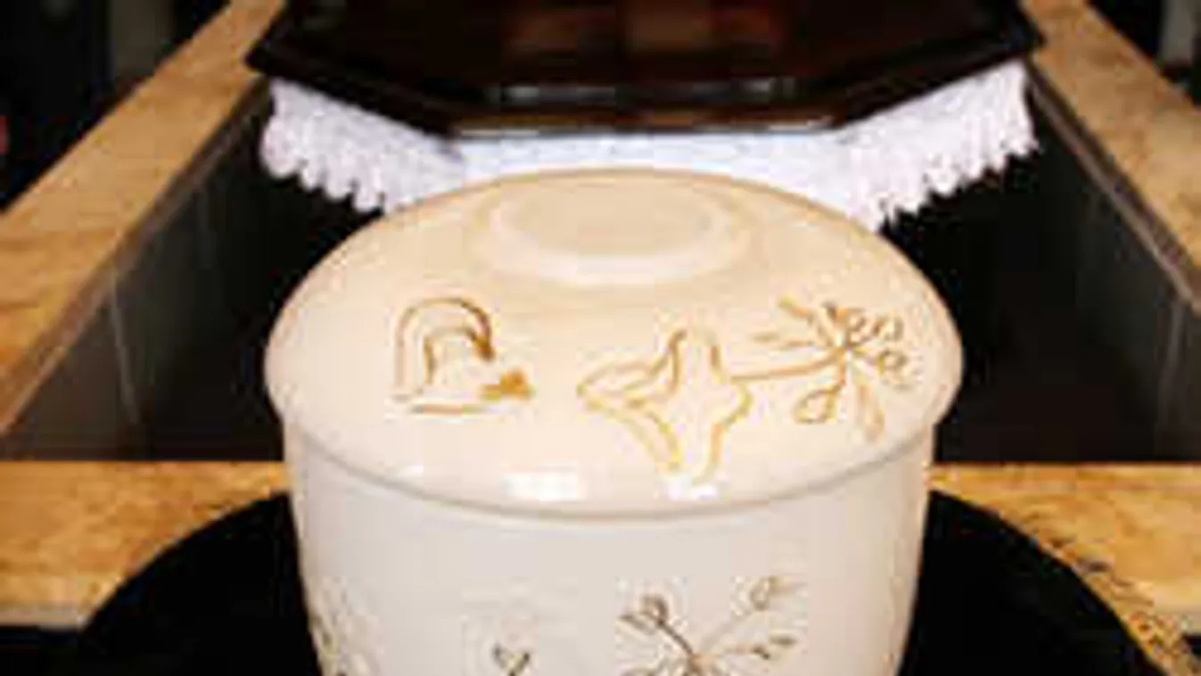 Teljes döbbenet: László sem hitte el, amit édesapja sírhelyén talált