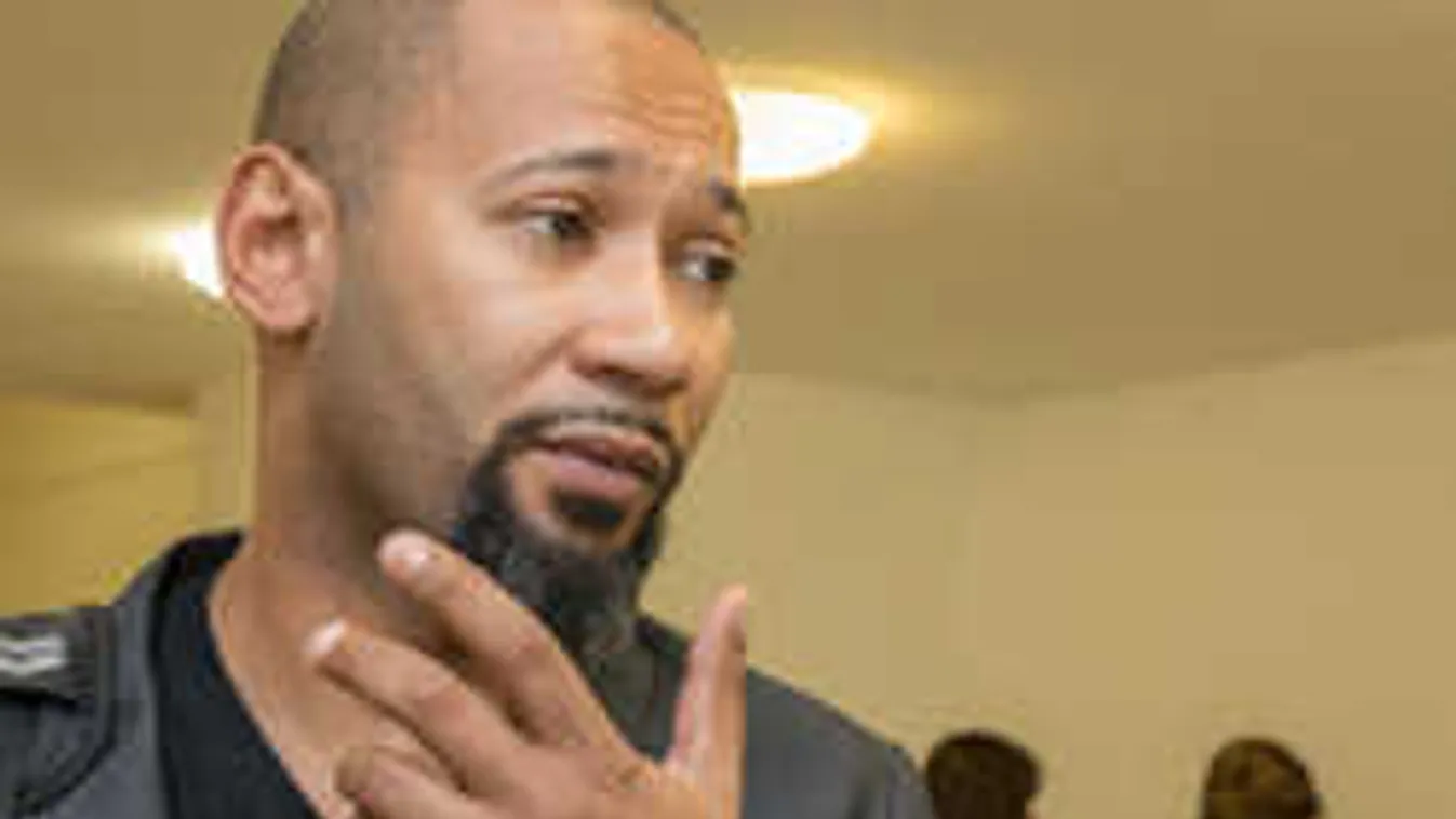 Pszichológus vizsgálja a magyar sorozatsztárt