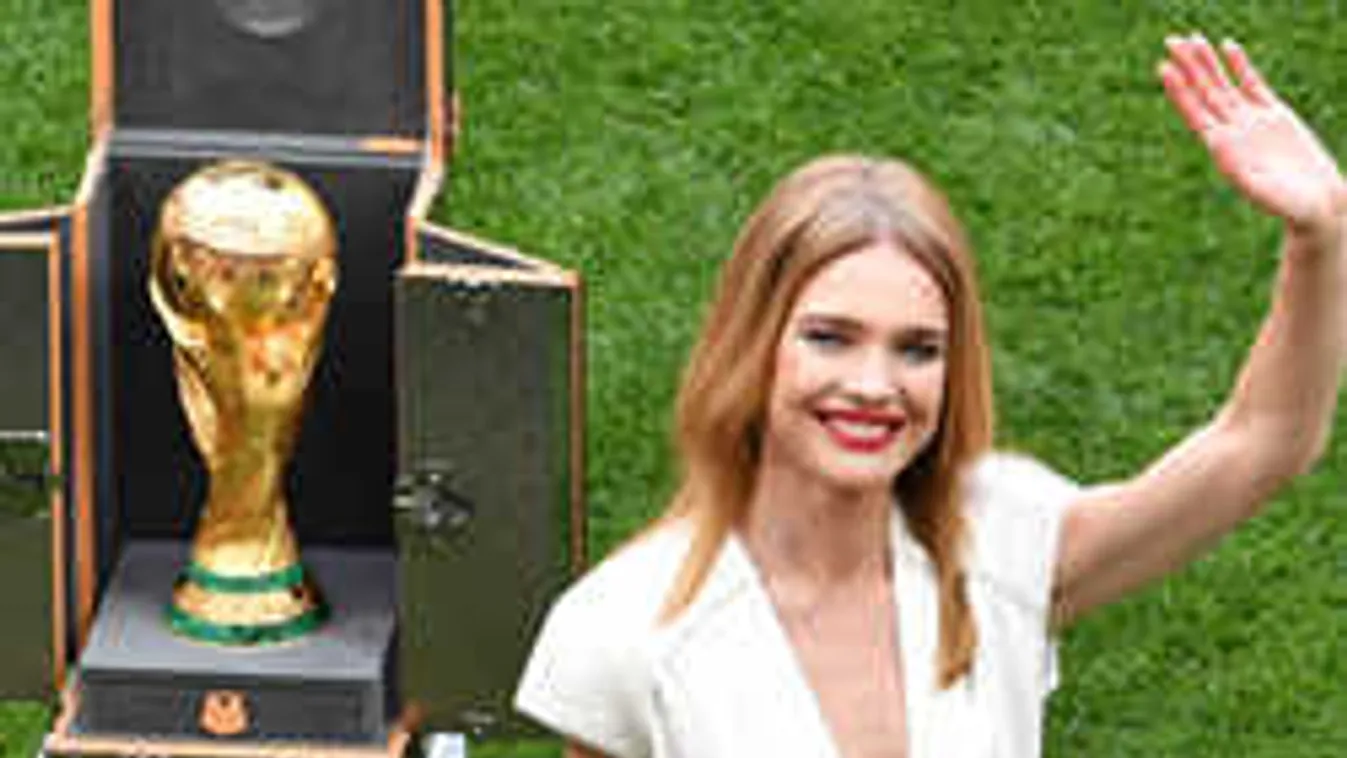 Palvin Barbi dögös hasonmása adja át a vb-trófeát