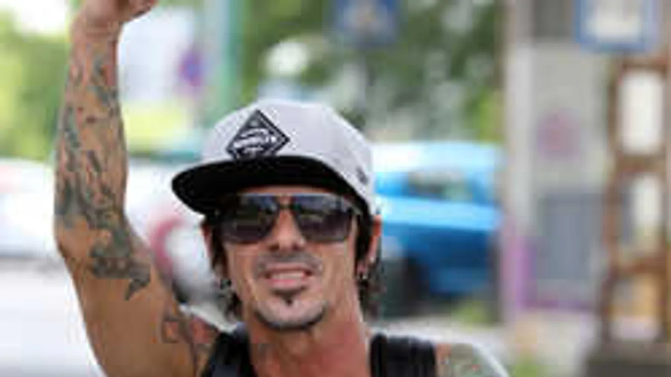 Erre senki nem számított: Ezt tette lányai születésnapján a sztárdobos