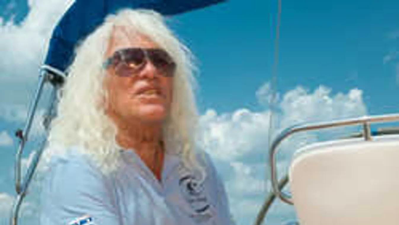 Megmutatta luxushajóját Kóbor János, itt él nyáron családjával