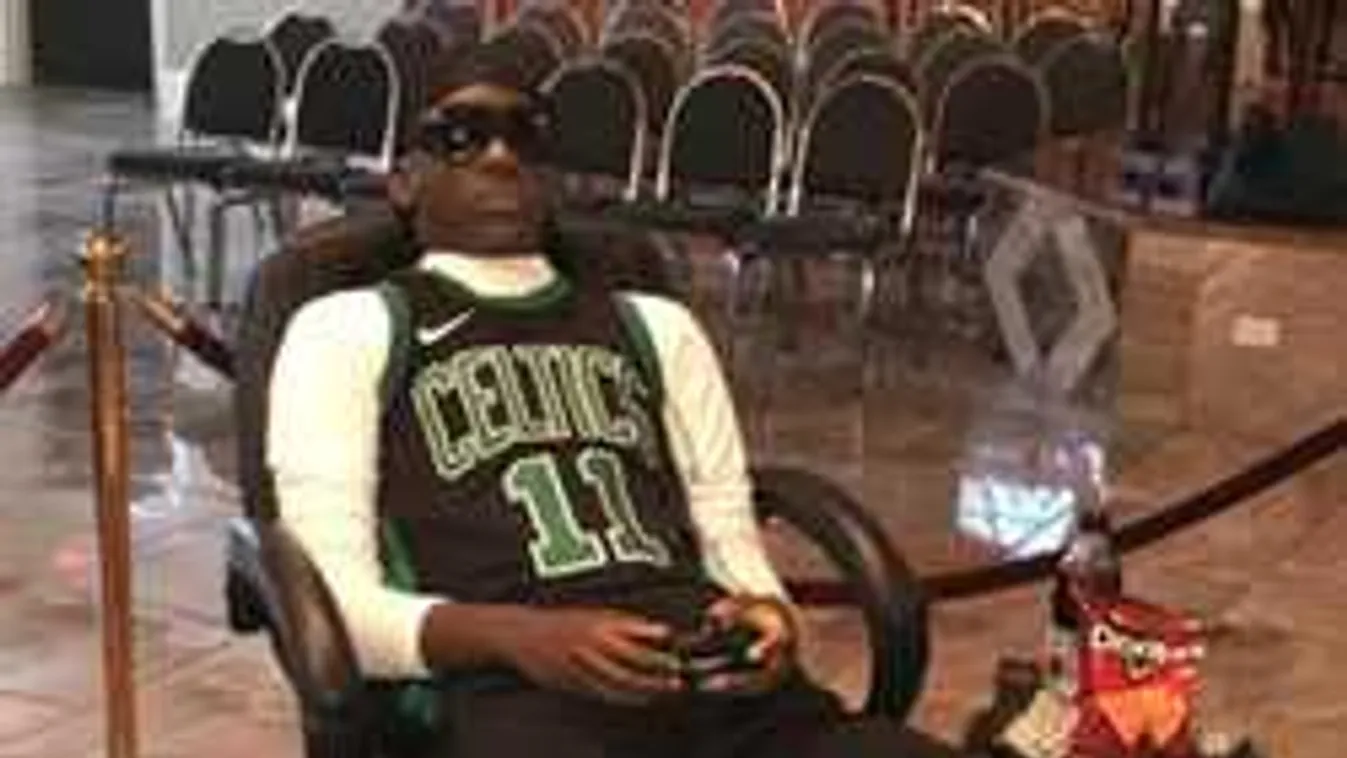 Döbbenetes fotók, így ravatalozták fel a meggyilkolt tinit