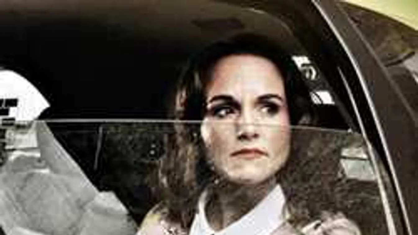 Kollányi Zsuzsinak 8 hónapos terhesen költöznie kell