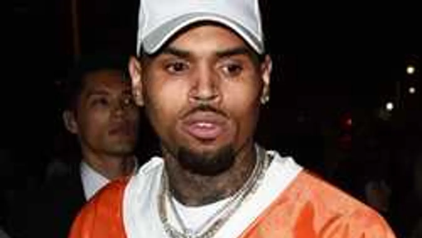 Botrány a világsztár koncertjén, rendőrök vezették el az énekest