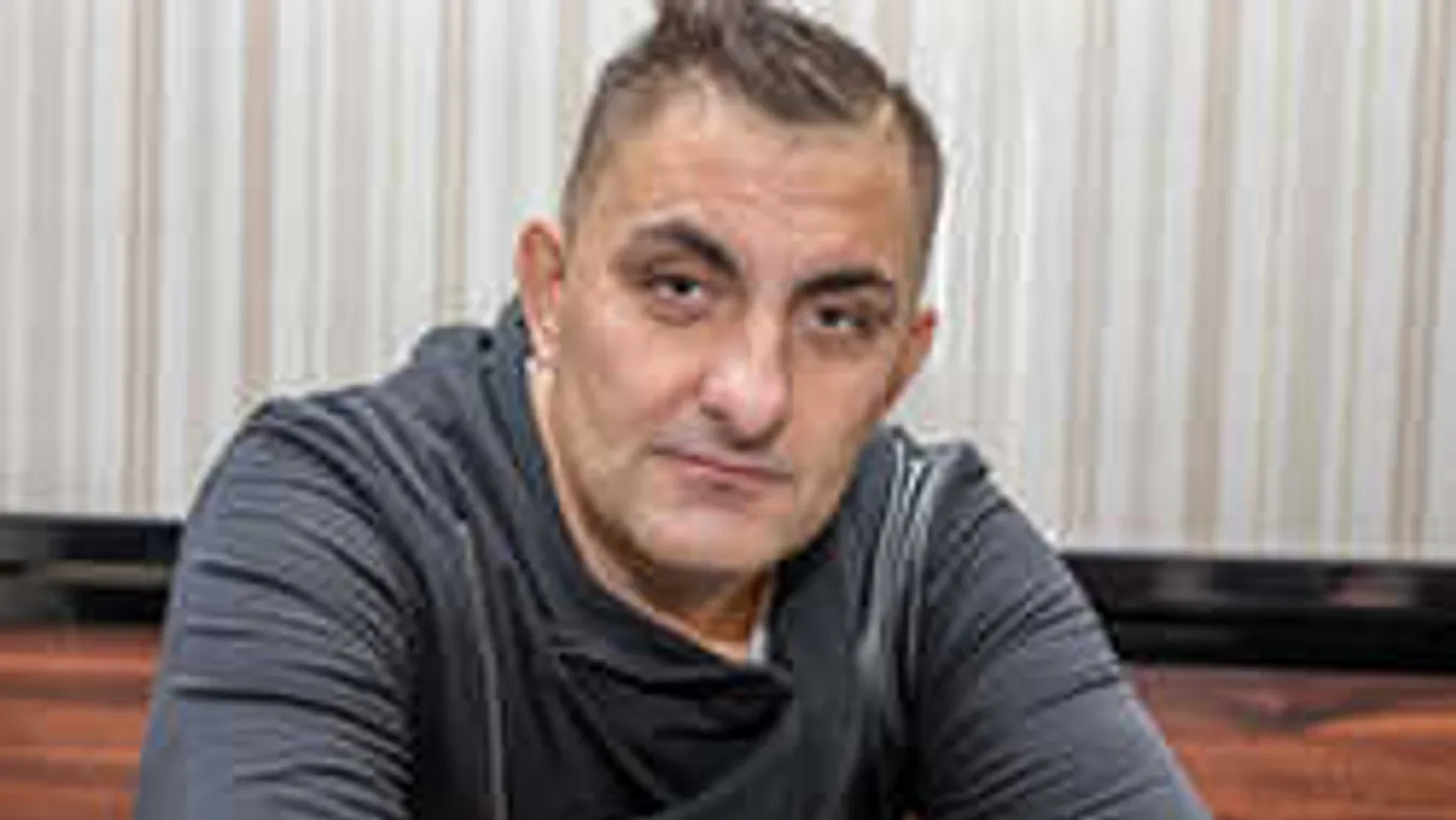 Autóbalesetet szenvedett Gáspár Győző, megérkeztek a fotók