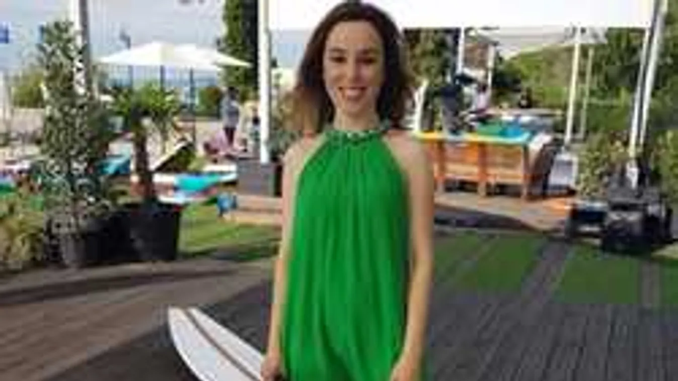 Vadító fotó, apró bikiniben pózolt a magyar sztárénekesnő