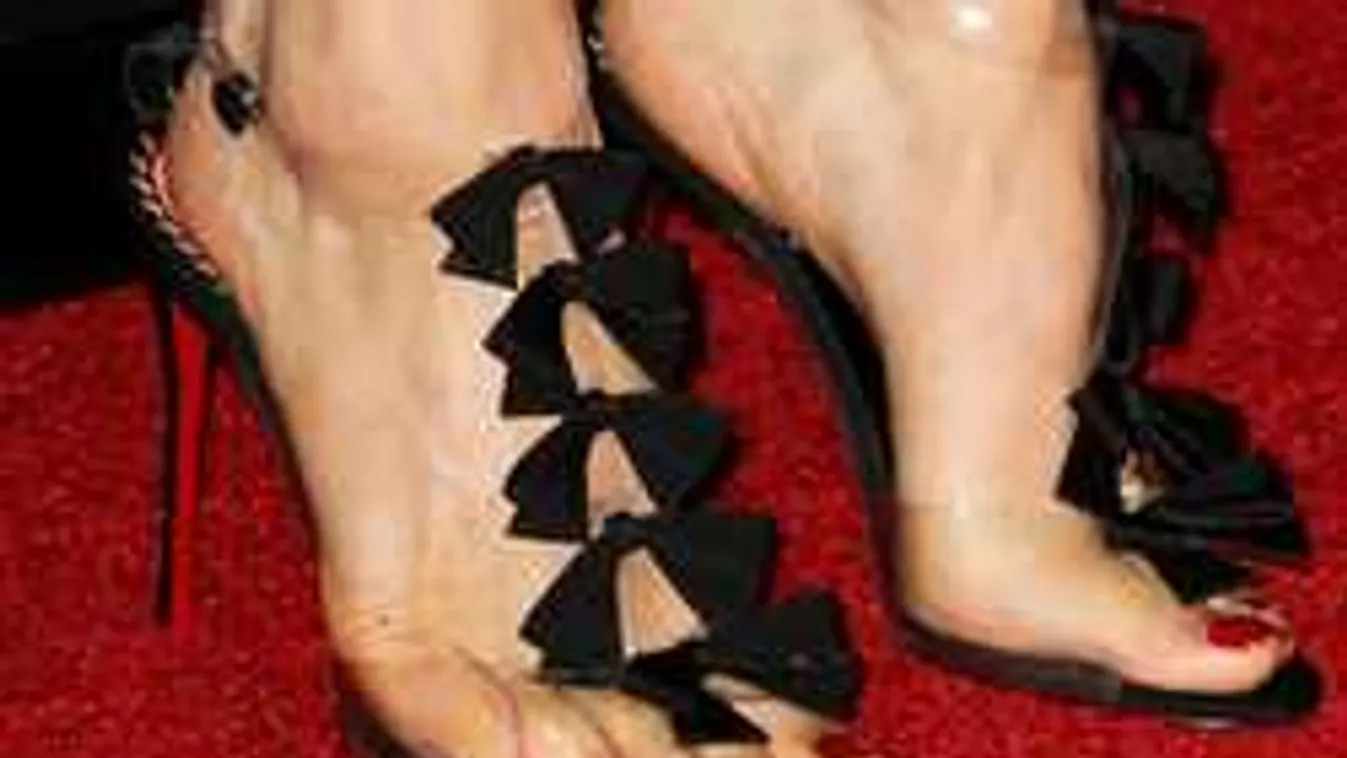 Itt a nyár legnagyobb divatdobása, ennél szexibb női cipő egyszerűen nincs