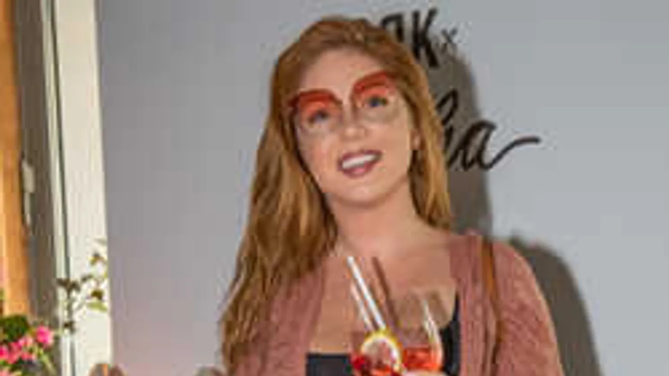 Izgató fotó: Megmutatta óriási melleit Tolvai Reni, mindenki elámult