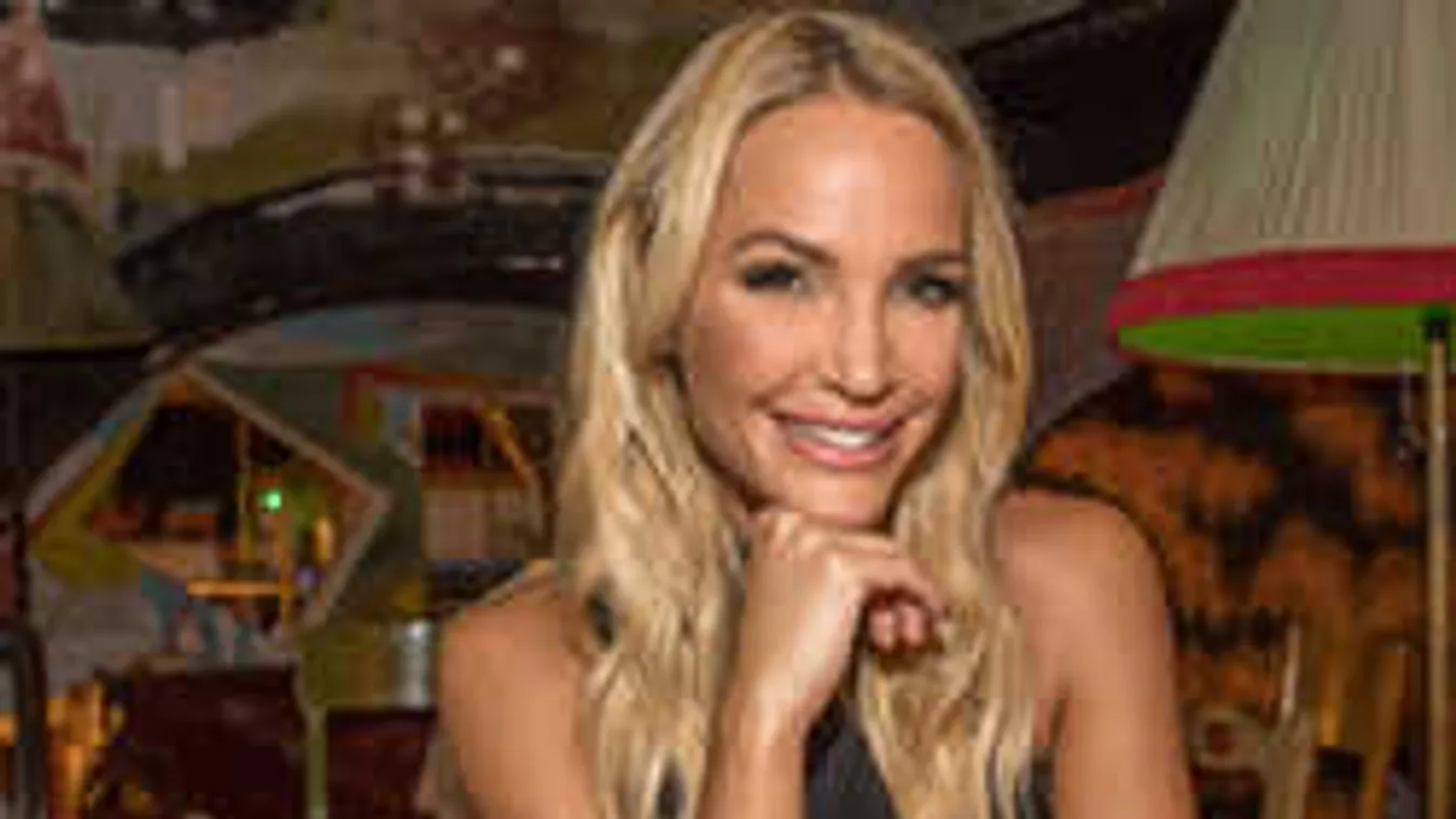 Zimány Linda fürdőruhás képére már szavak sincsenek