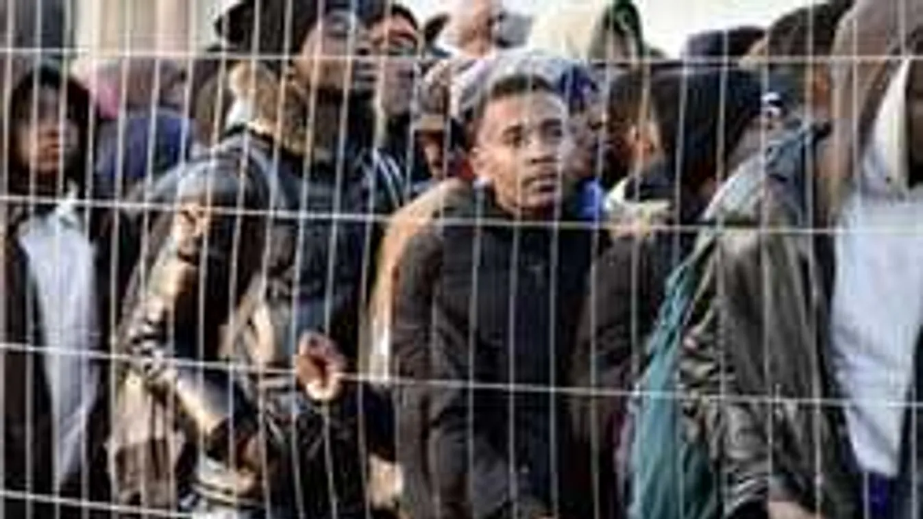 Pofátlanság: ezt teszik a migránsok az államtól kapott segéllyel