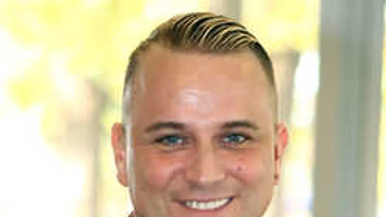 Megható sorok: Így emlékszik elhunyt rajongójára a magyar sztár