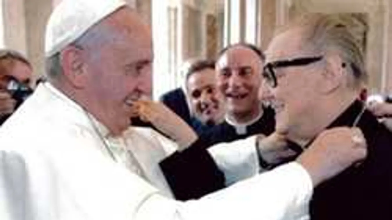 Atyaég! Minden templomból mecsetet csinálna egy olasz püspök