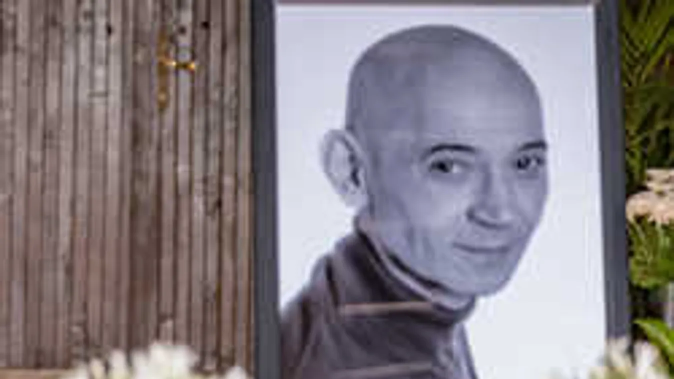 Kiborultak a rajongók, nem tudhatják, mikor temetik Paudits Bélát