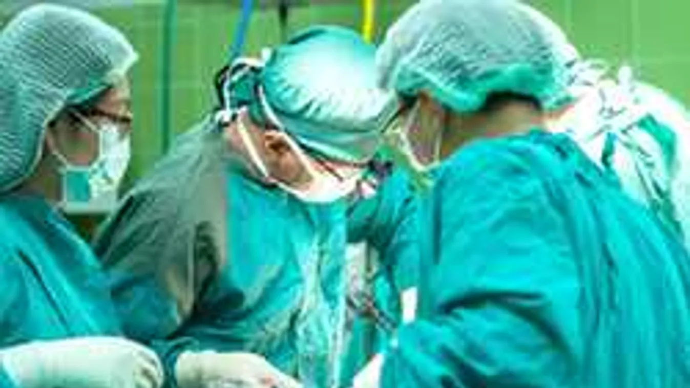 Megműtötték külföldön a magyar férfit, de az orvosok sem tudják mivel