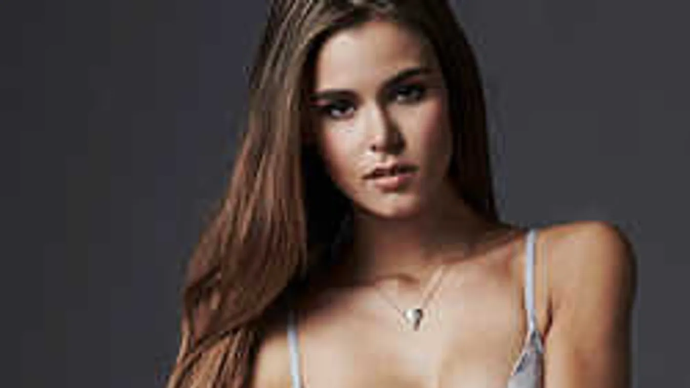 Csak egy levél takarta a nudizó, fiatal lány testét a fotós kamerája elől!