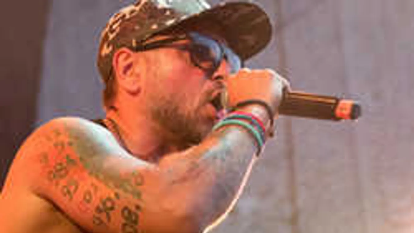 Aggódnak rajongói Majkáért, ezt műveli magával