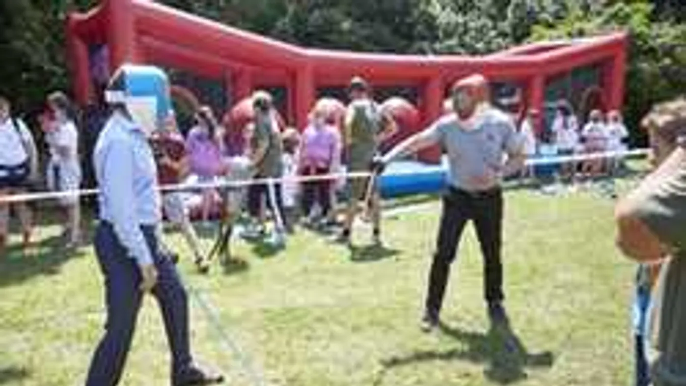 Vívni tanította a gyerekeket az olimpikon legenda