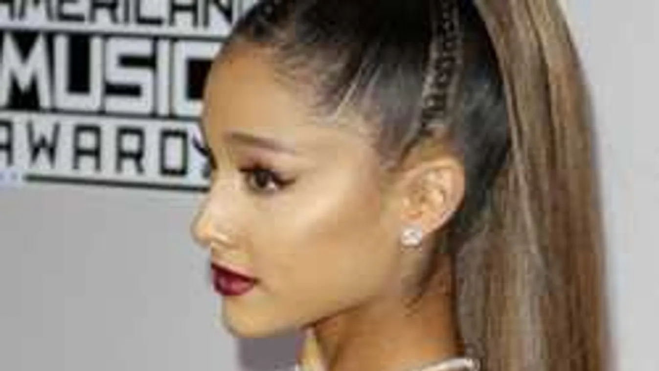 Több mint öt millióan látták Ariana Grande cici villantását!