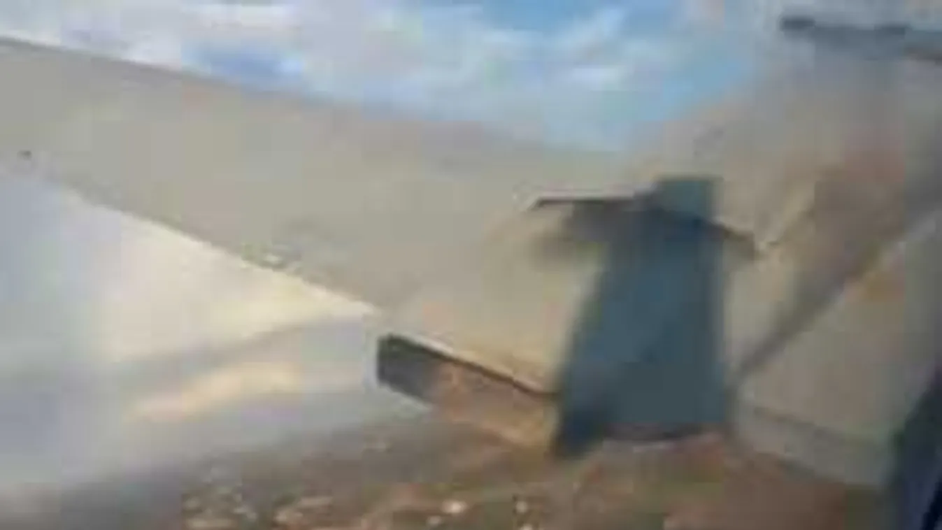 Végig rögzítette a repülő egyik utasa a halálos kimenetelű zuhanást  - videó