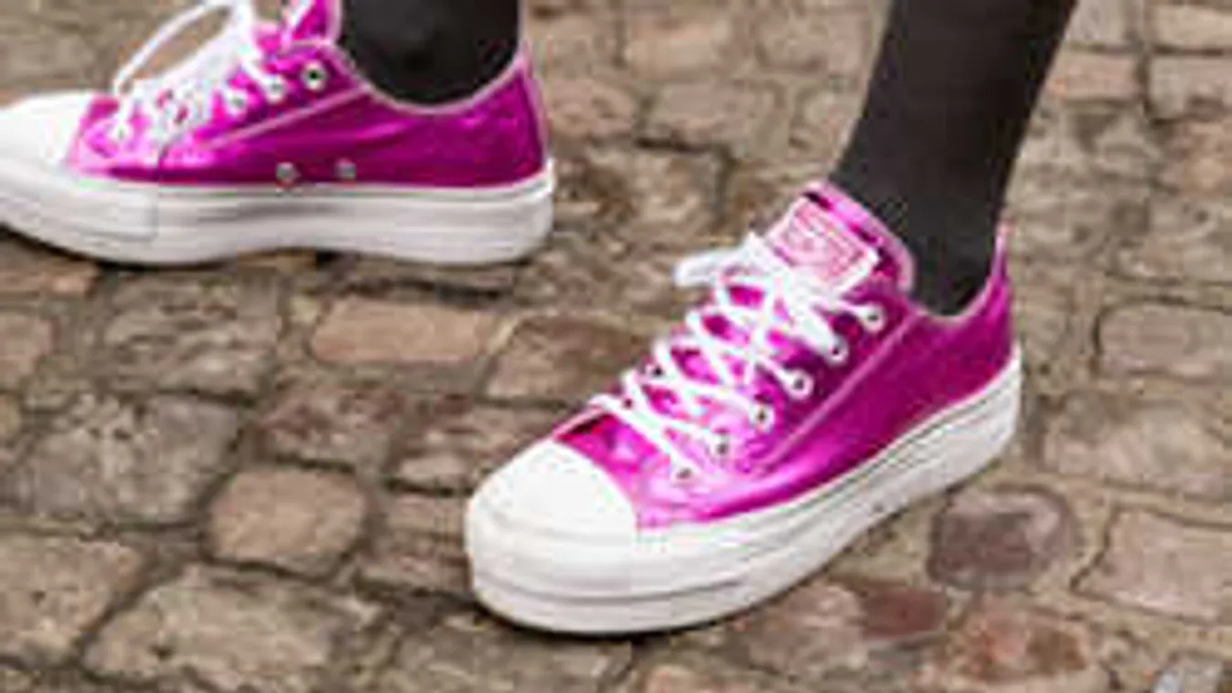 Ilyen szexi tornacipőkben járnak Párizsban és Milánóban a nők