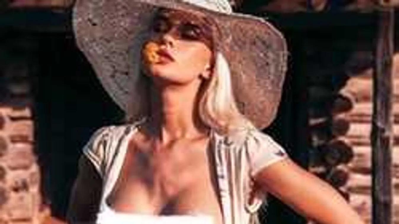 Anyaszült meztelen képet osztott meg magáról a szőke híresség!