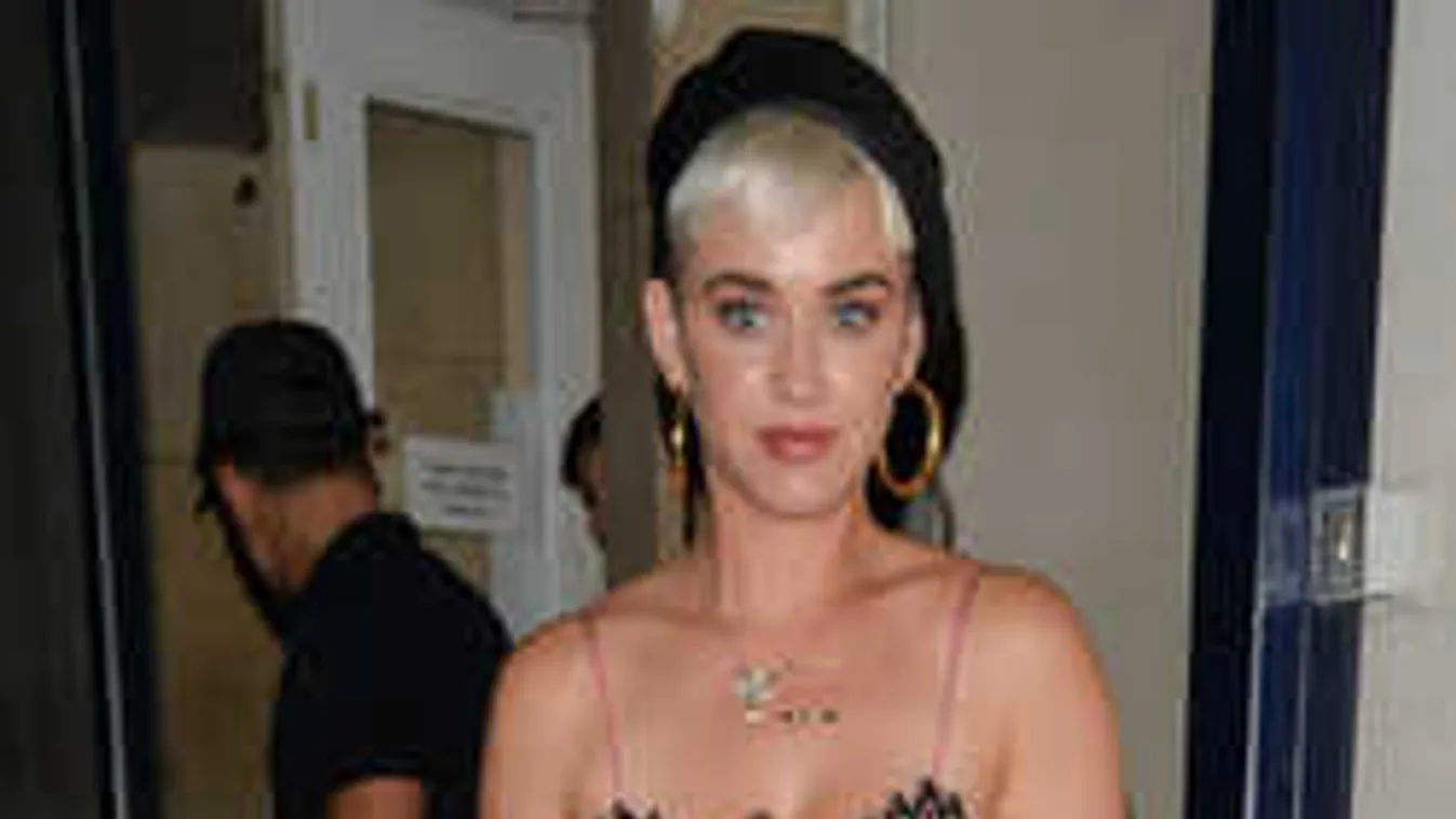 Megdöbbentő bejelentést tett az énekesnő: ezzel mindennek vége?