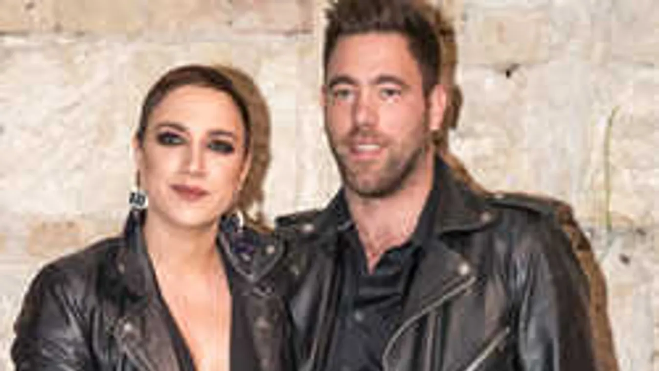 Intim fotót posztolt franciaágyukból  Tóth Gabi párja