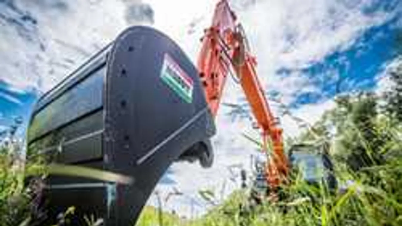 Elrajtolt a Tisza-tó körüli biciklis kört teljessé tevő útépítés