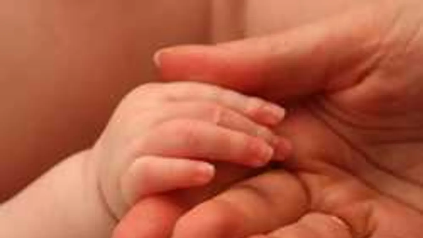 Gólyahír, éjjel megszületett a magyar sztáranyuka harmadik gyermeke