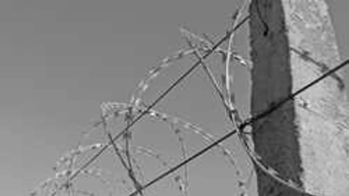 A kamera felvette: a legrosszabb helyen vetkőztek anyaszült meztelenre