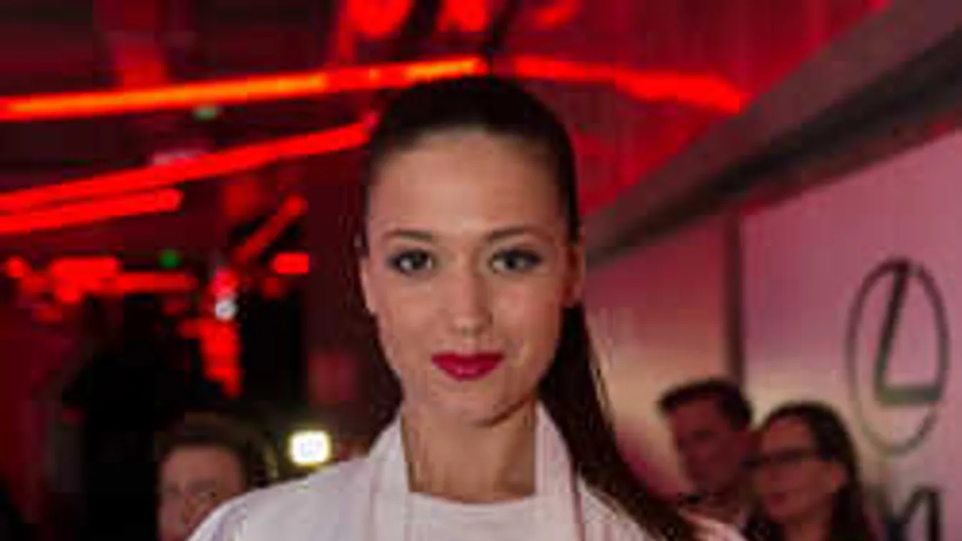 Elképesztő formában két hónappal a szülés után a magyar sztáranyuka