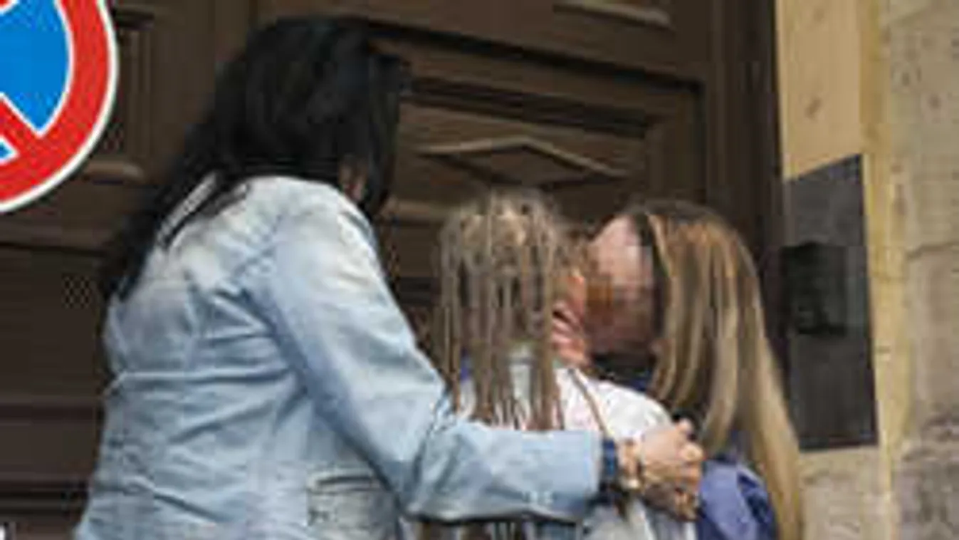 Így engedték szabadon Eva Rezesovát - de mit vitt magával? Videó