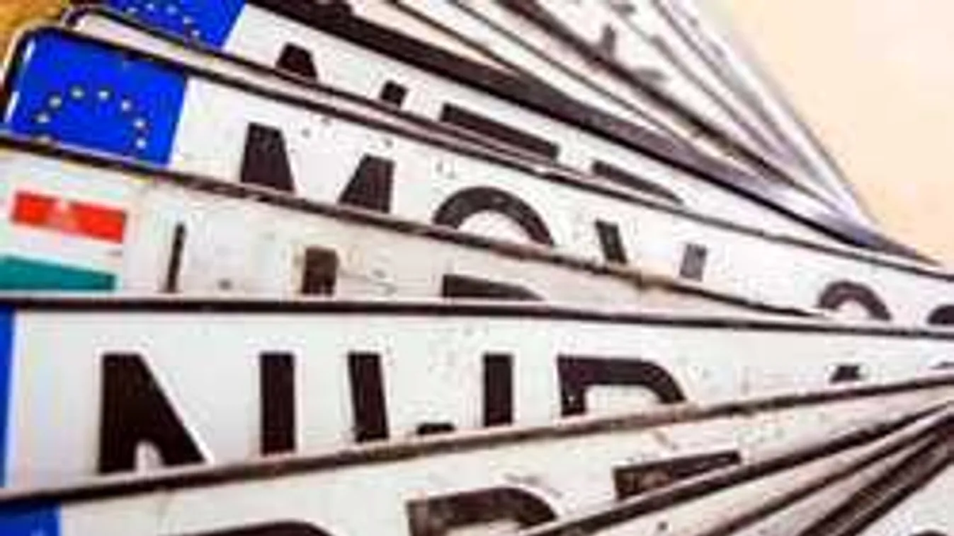 Már megjelentek az R-betűs rendszámok