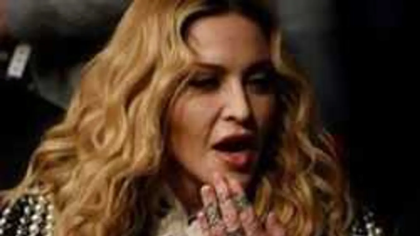 Kiverte a biztosítékot Madonna fehérneműs képe: mindene kilátszott
