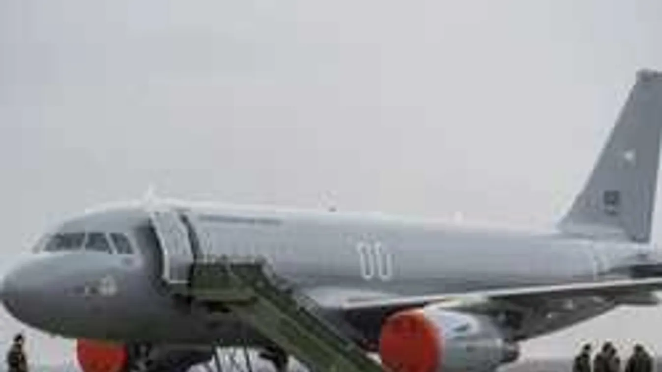 Miért mindig a honvédség gépeivel repkedtek Gyurcsányék?