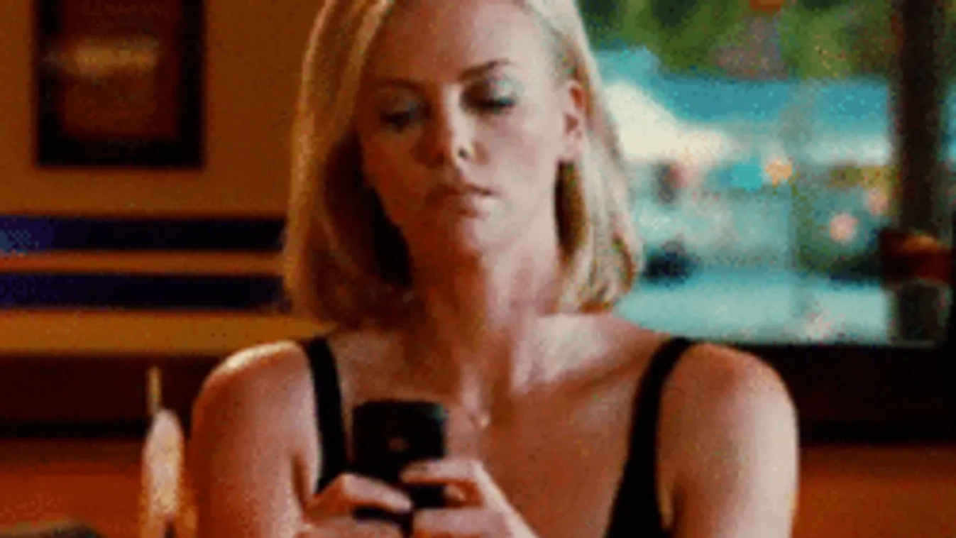 Itt a szexting új módszere, ettől izzik a nő és férfi a munkahelyeken