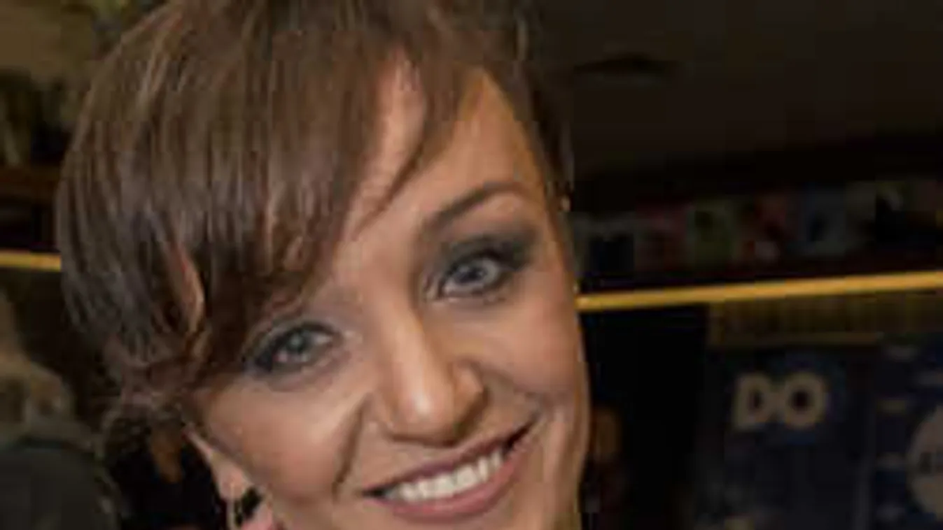 Férje nélkül nyaral Szandi