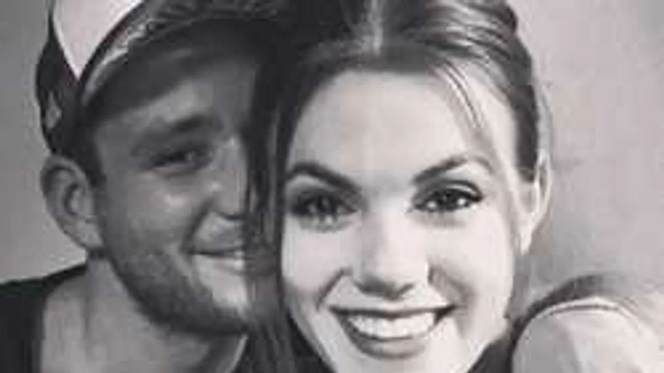 Fürdőkádból posztolt intim fotót Istenes Bence