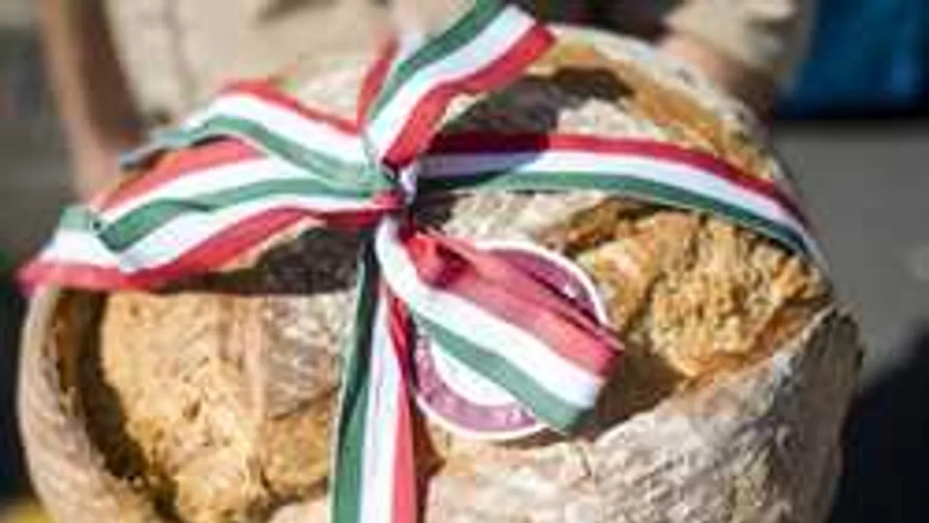 Böjte Csaba áldja meg ma az új kenyeret a Mesterségek Ünnepén