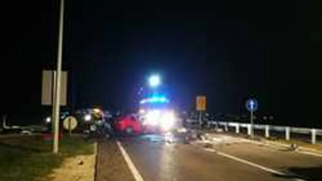 Ebben az autóban halt meg három ember: képek a ceglédi balesetről