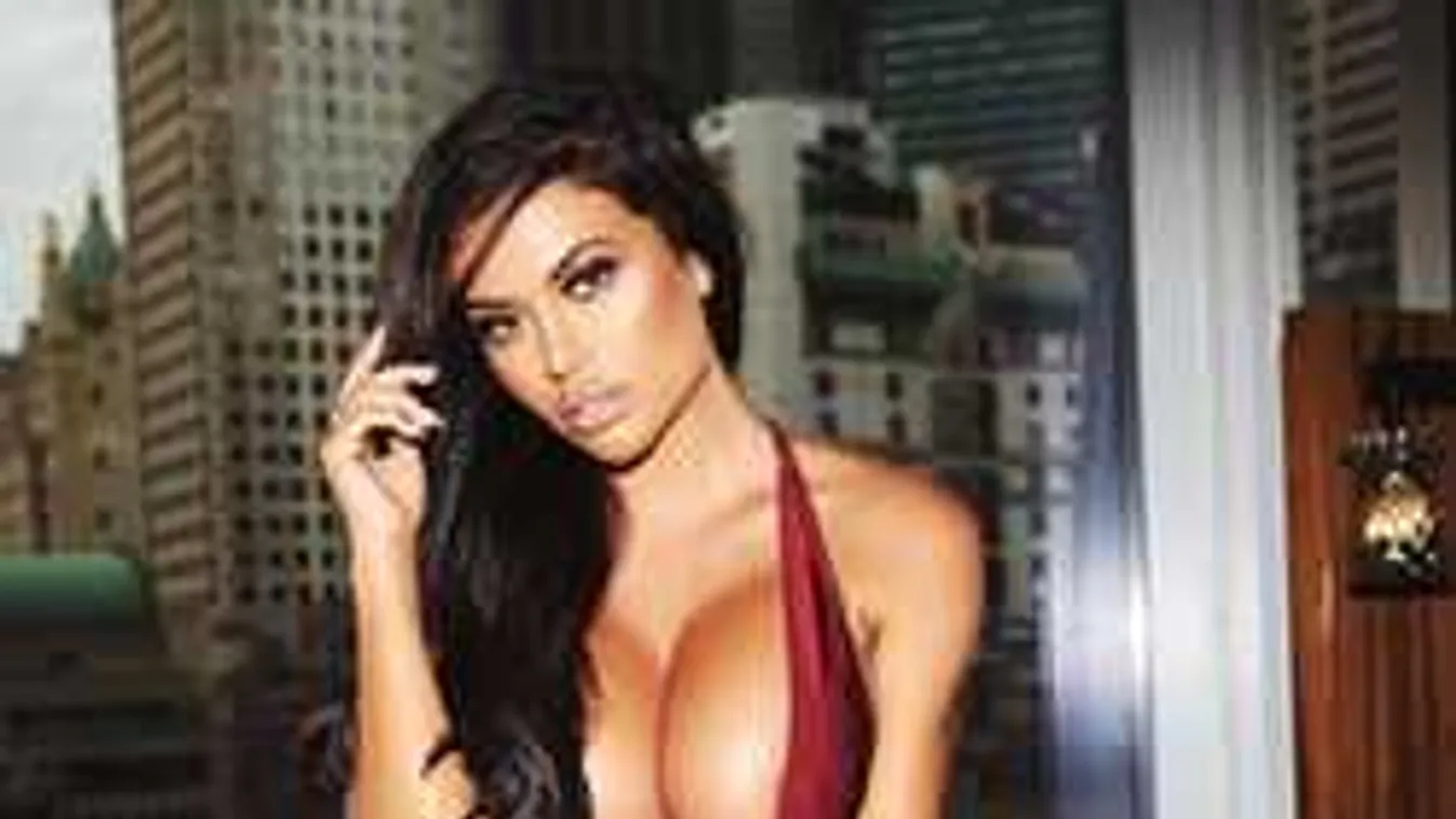 Se bugyi, se más: meztelenül pózol a hálószobában a vadóc színésznő