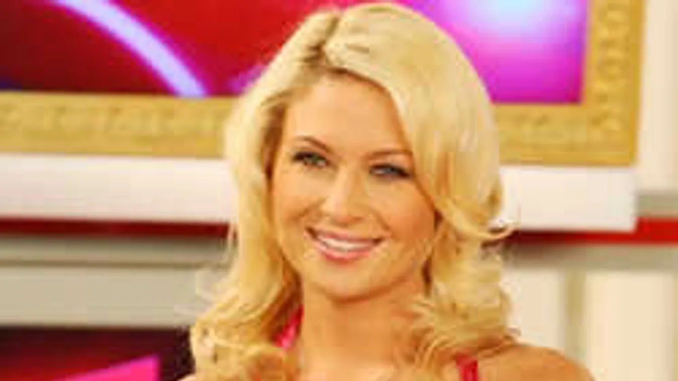 +18-as fotó: Anyaszült meztelen pózolt a magyar sztárszínésznő