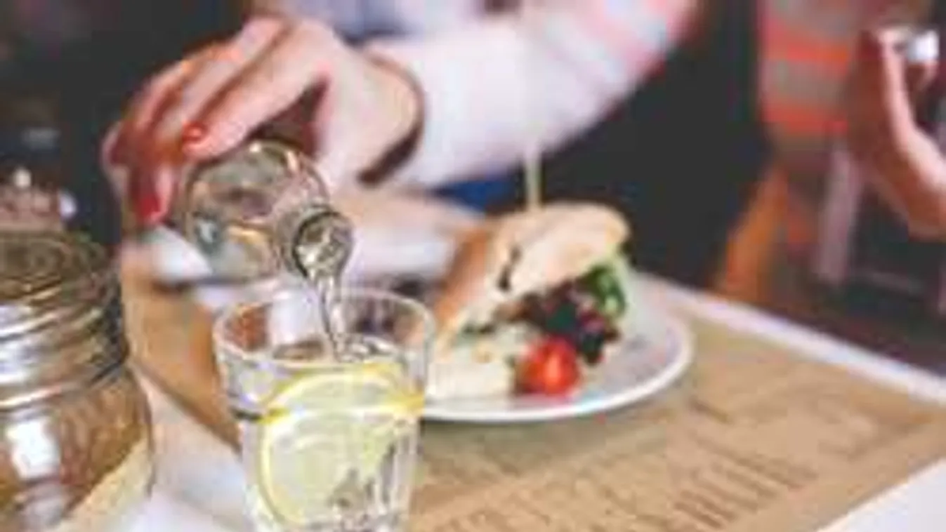 Ez történik a testeddel, ha napi 3 liter vizet megiszol